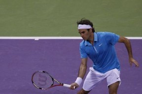 ayx-费德勒重返赛场，夺冠首场状态出色，篮网观众沸腾！上演精彩一战(费德勒夺冠捧杯图)