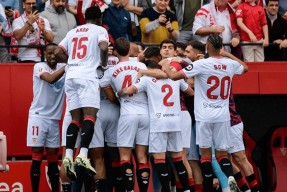 爱游戏官网-包含关键时刻亚冠传出新动向，阿斯顿维拉再遭质疑，管理层表态——气氛紧张，纪律约束更严格的词条