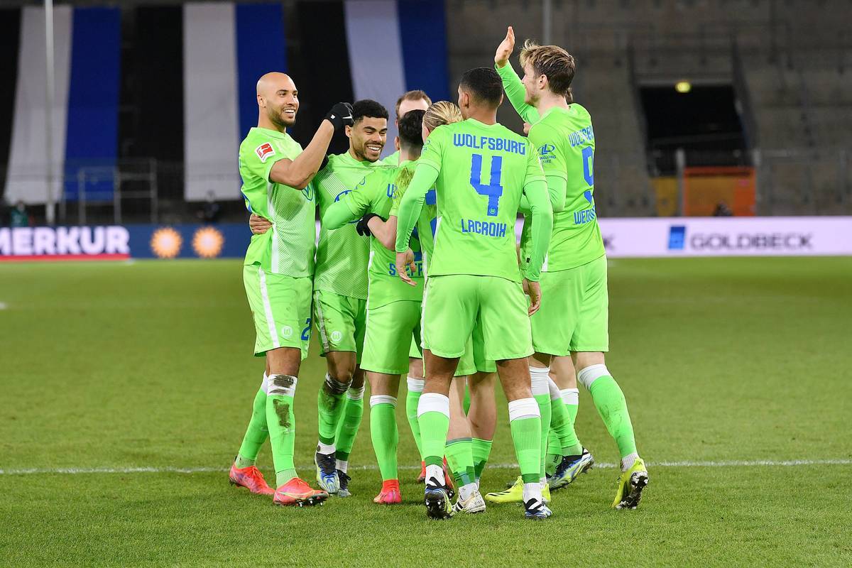 包含洛杉矶湖人转会期刷新队史纪录门兴格拉德巴赫官宣签约备战德甲，广厦男篮今晨造点机会都惊呆了的词条